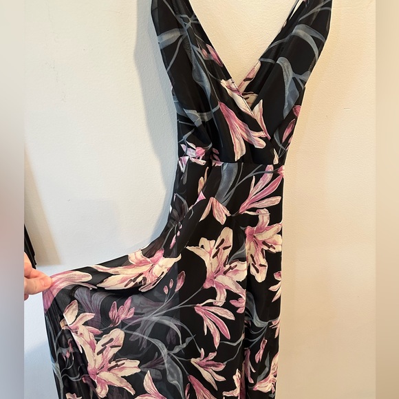 ASTR Surplice Maxi Dress in Black Lily Floral sz M Like New Condition - Picture 5 of 9
